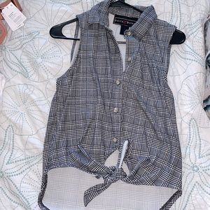 Sleeveless summer tank black and white